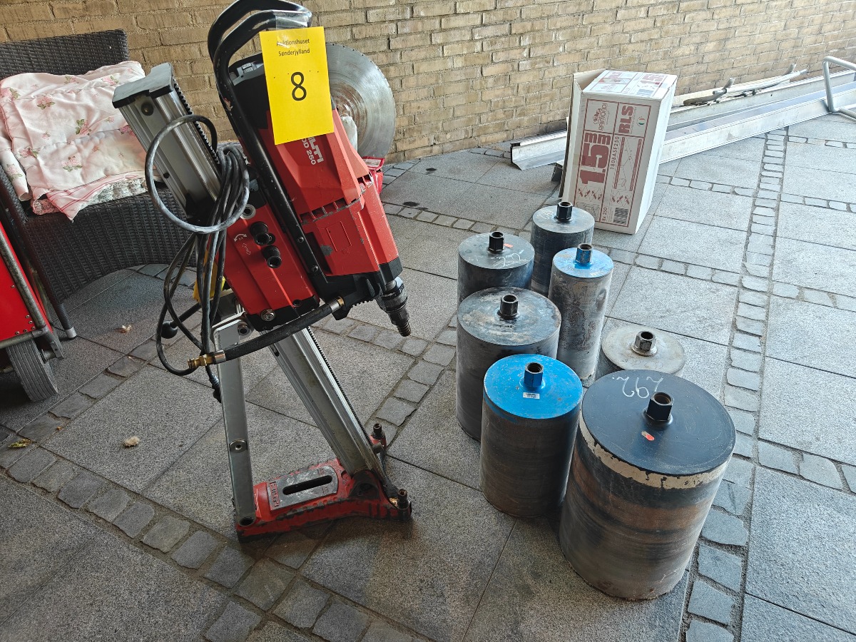 Hilti DD 250 Diamantboremaskine med borestativ & parti Diamant kernebor 