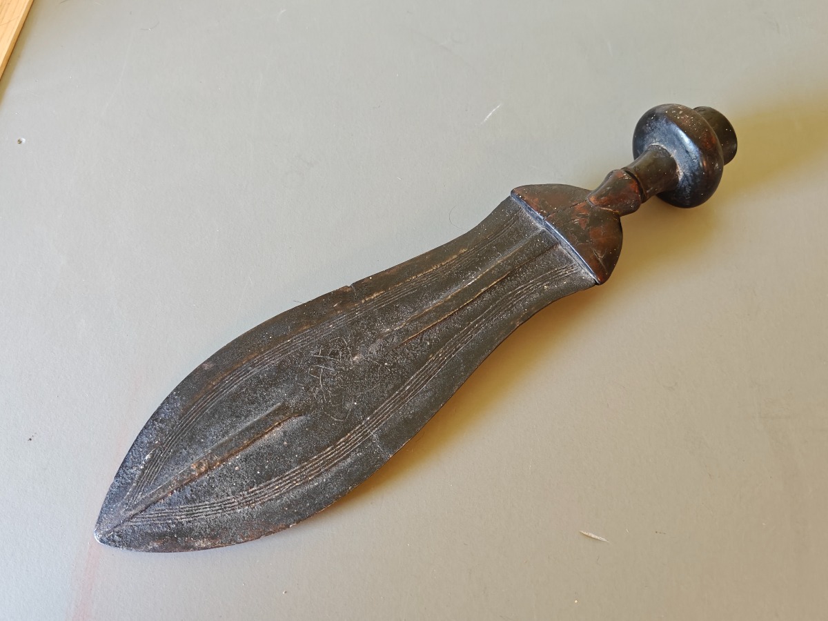 Ikul, traditionel kniv fra Kuba-folket fra DRC