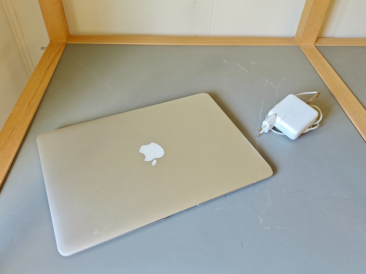 MacBook Air Model A1466 (EMC 2632)