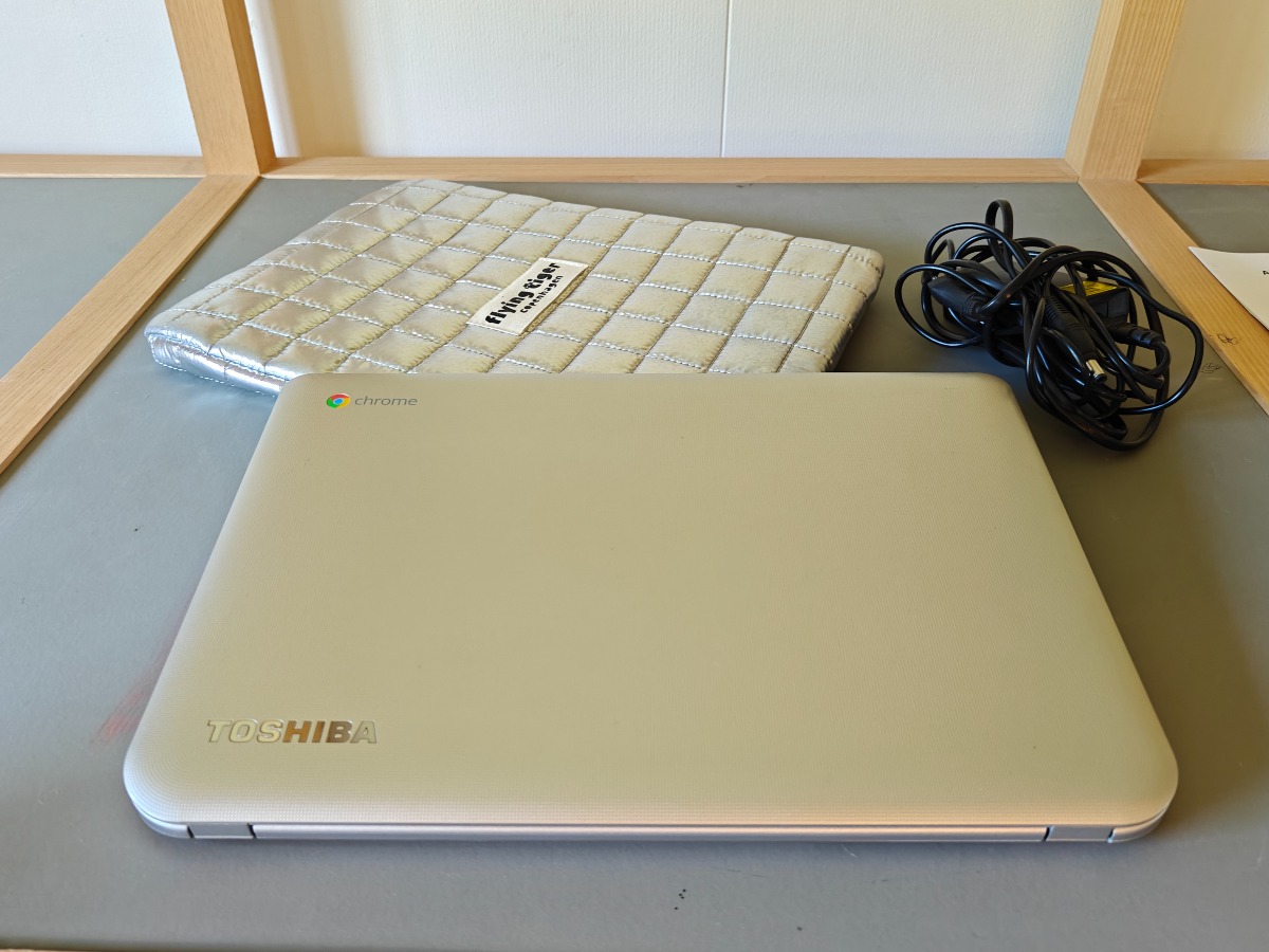Toshiba CB30 - 102 laptop