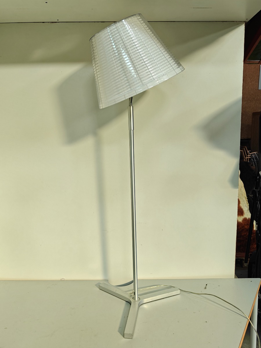 Joan Gaspar for Marset. Norlita standerlampe