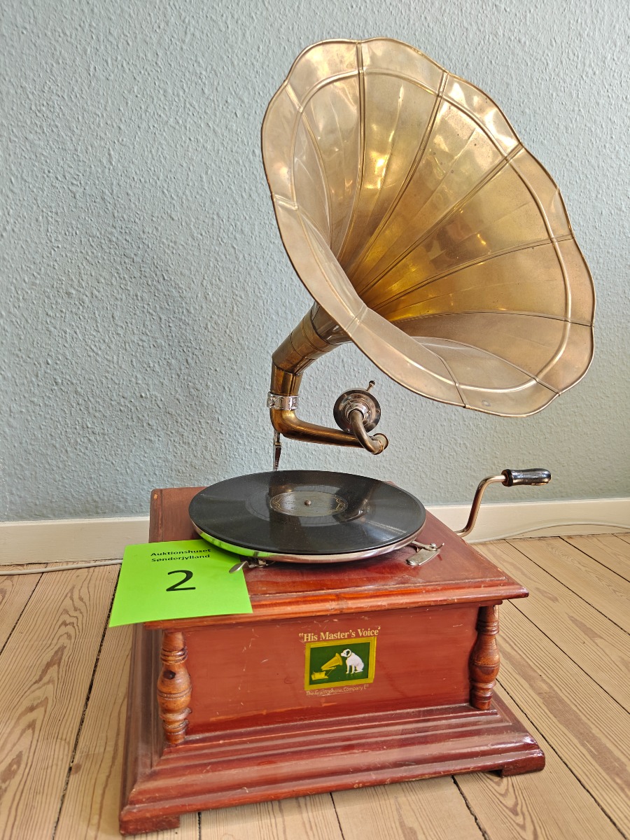 Tragtgrammofon med håndsving, His Masters Voice