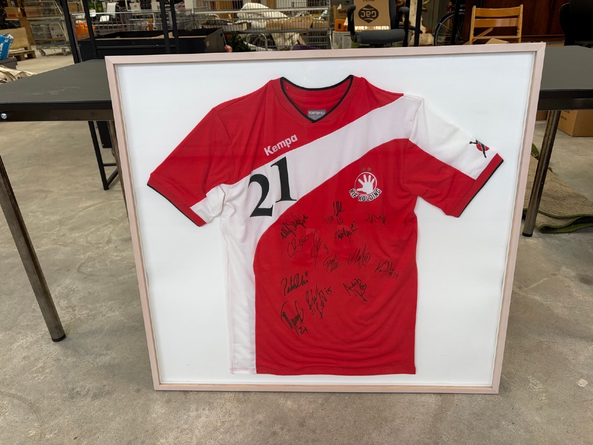 KIF Kolding spillertrøje med autografer