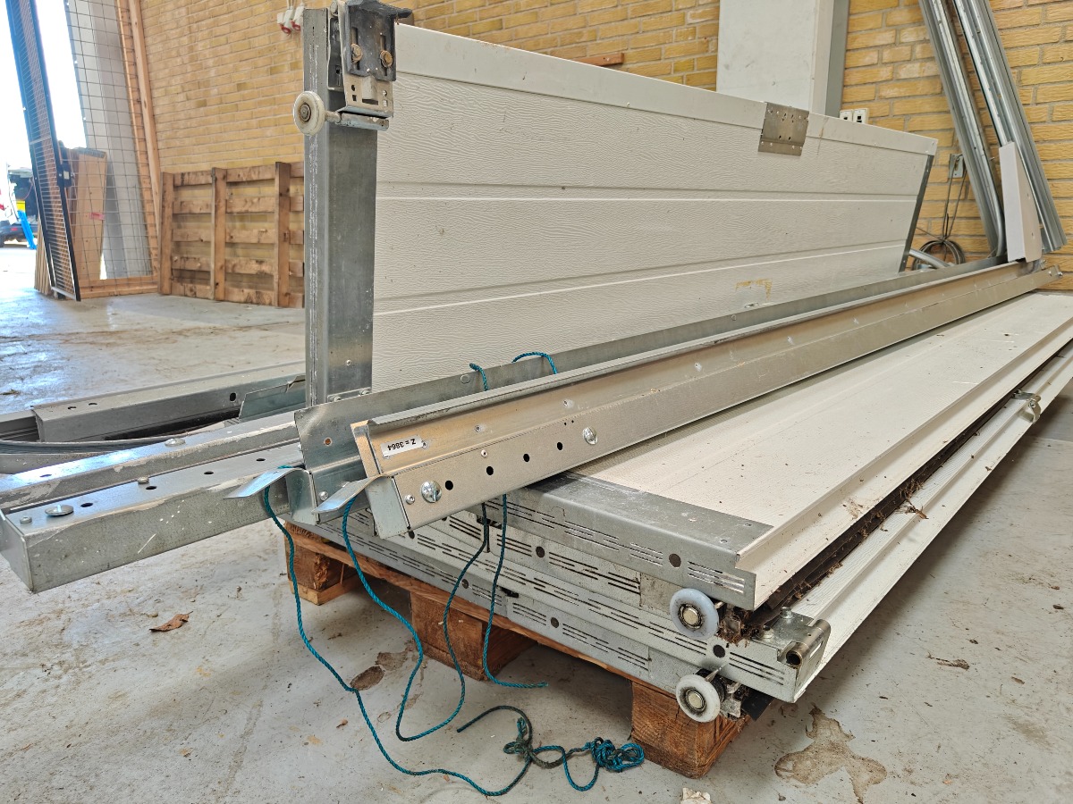 Lindab Doorline garageport H 200 x B 245 cm