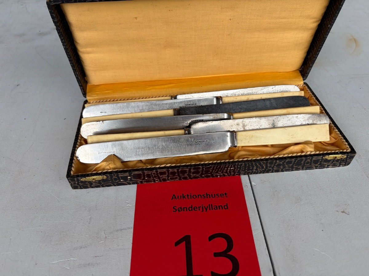 Sæt ældre Bowcock bordknive i original æske – 38 Cornhill, London