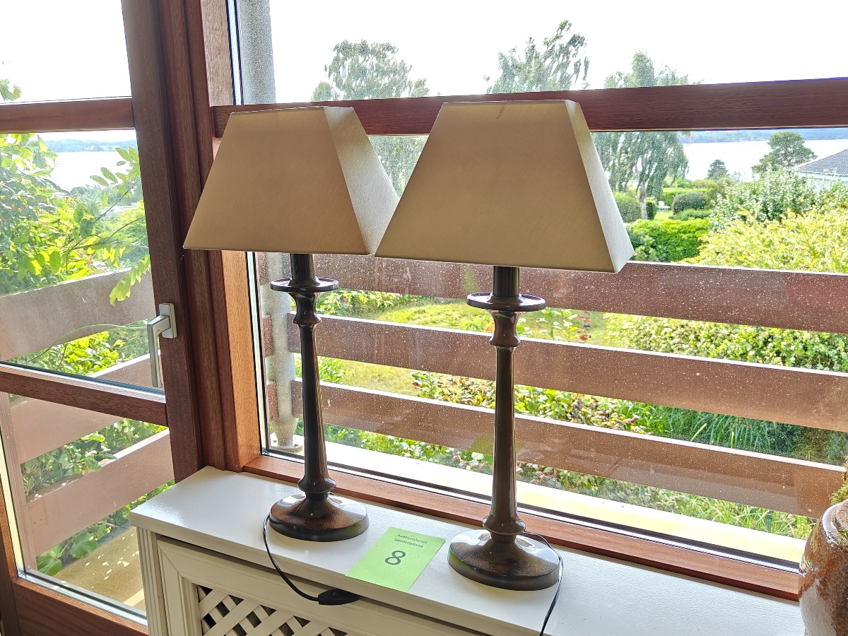 Par bordlamper af bruneret metal