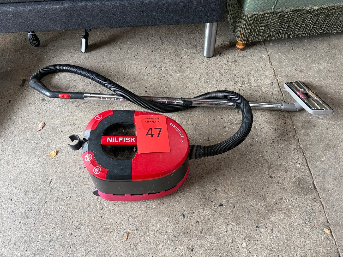 Nilfisk Compact C 110 støvsuger med slange og rør