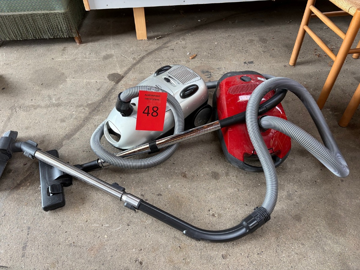 2 støvsugere – Miele Classic C1 PowerLine og Privileg
