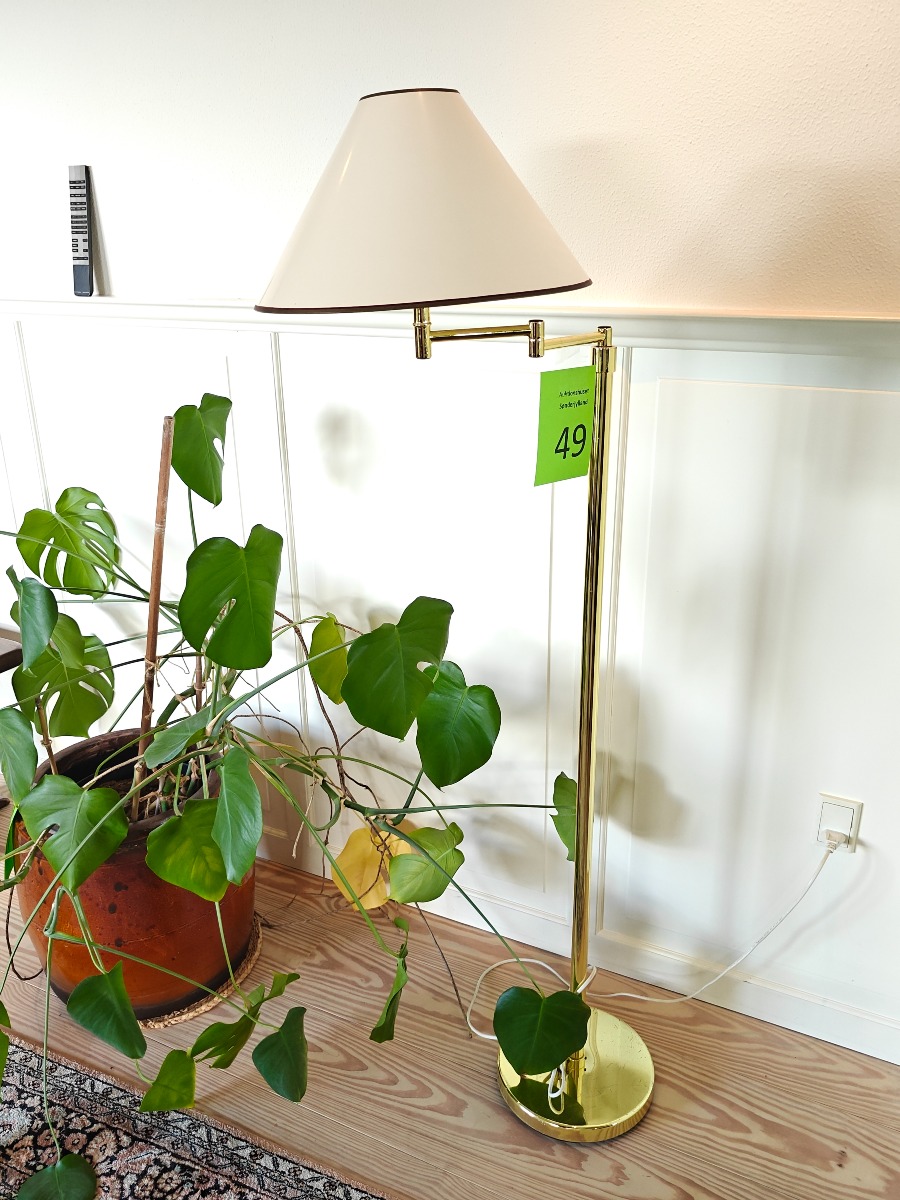 Standerlampe med svingarm