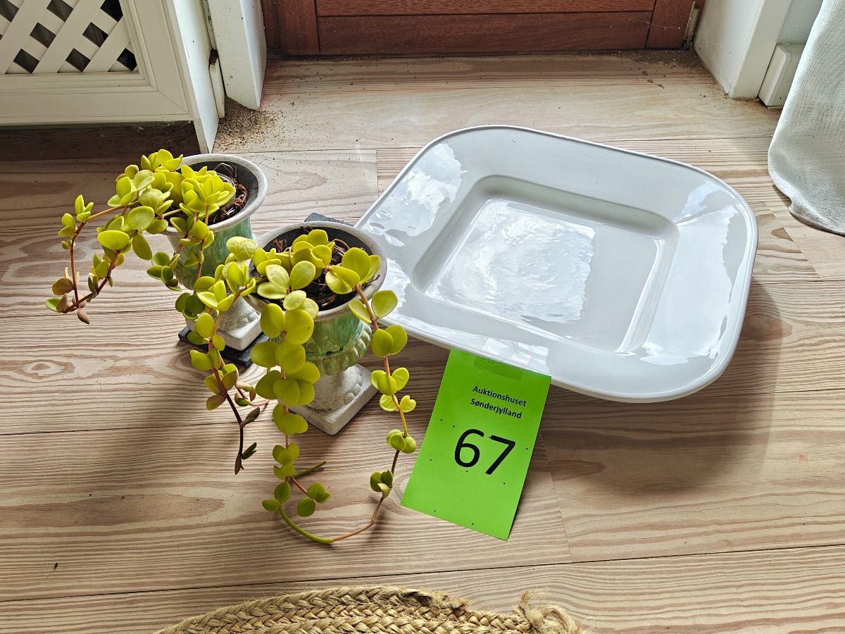 3 dekorationsgenstande af porcelæn/keramik  