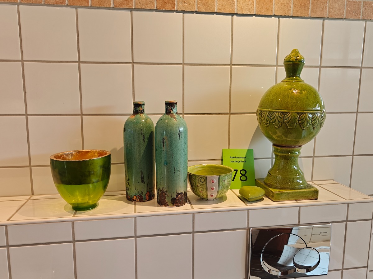 Dekorationsgenstande i grønlige toner (5)