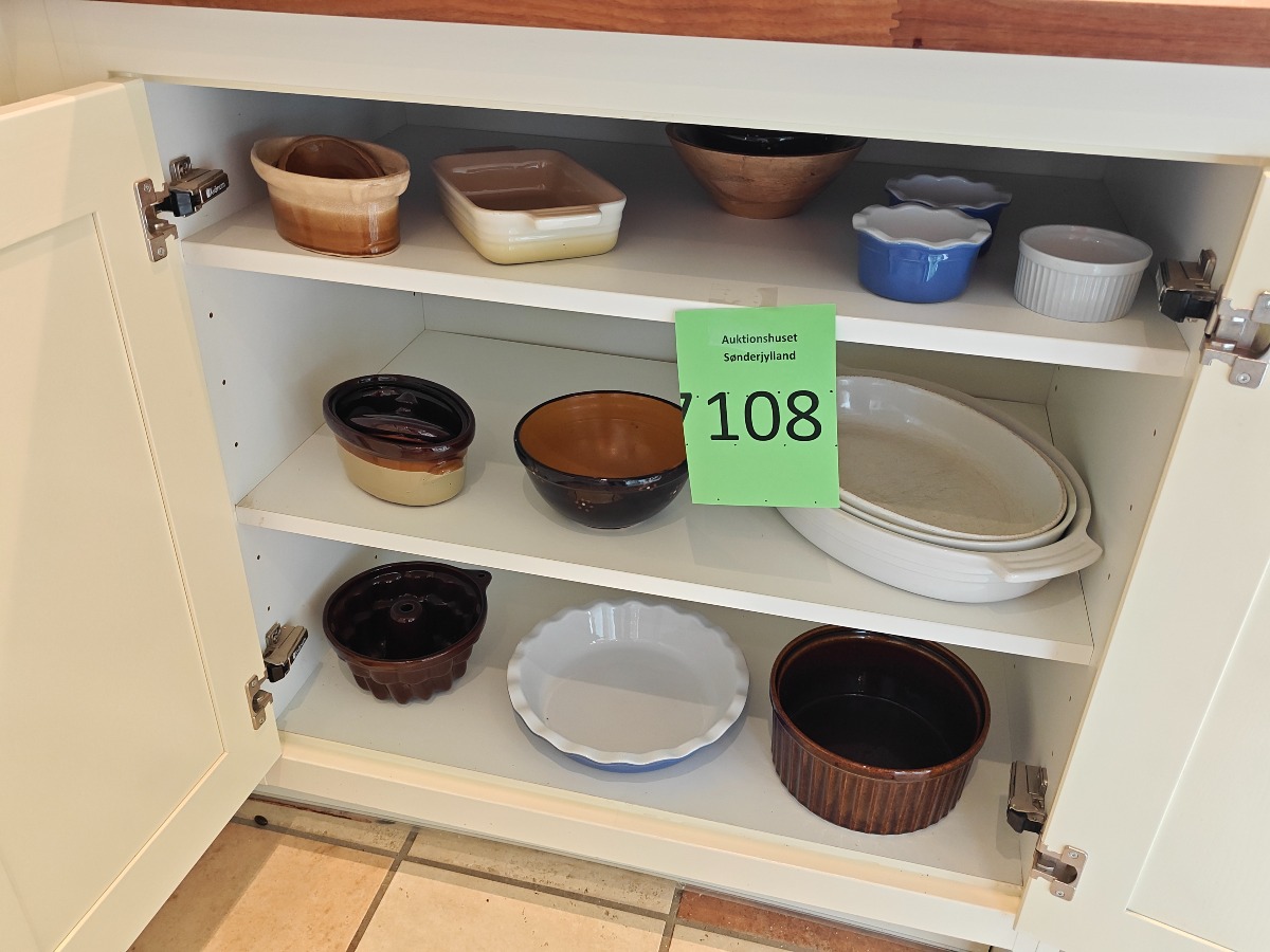 Ildfast porcelæn m.m. i skab