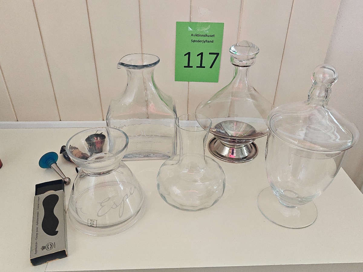 Forskelligt glas m.m. 