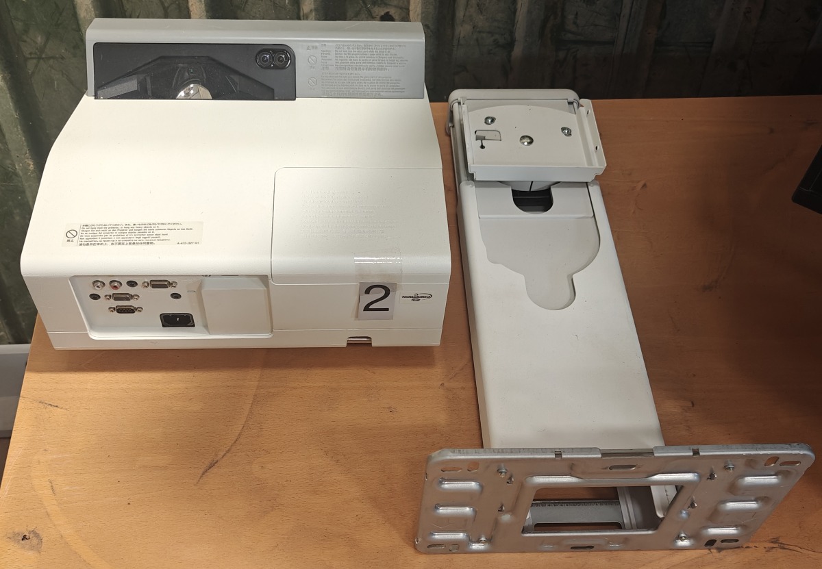 Data projector. Mrk: Sony. Model: VPL-SW636C