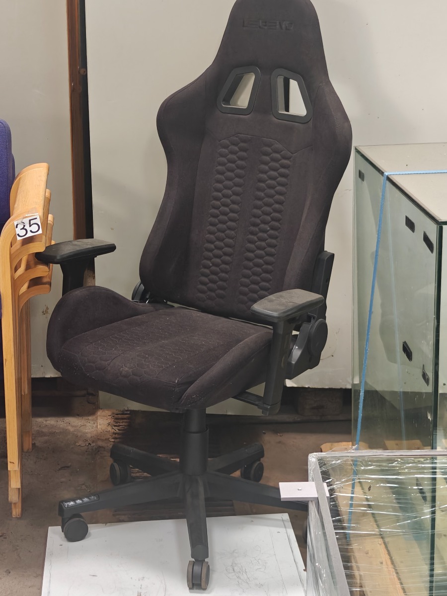 Gamerstol. Mrk: Legend. Høj ryg