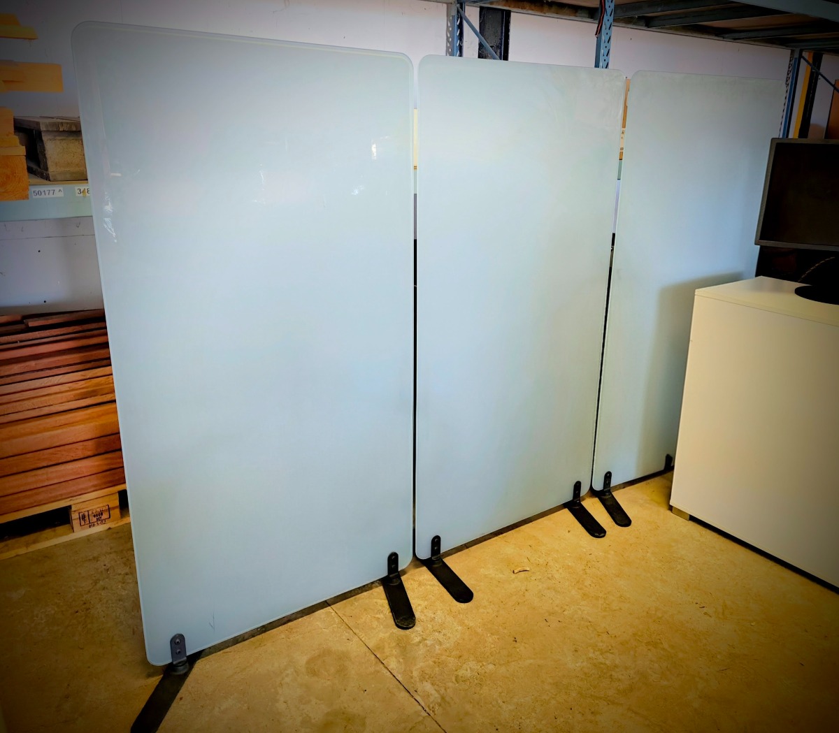 3 Skærmvægge. Matteret glas. Drejbare fødder