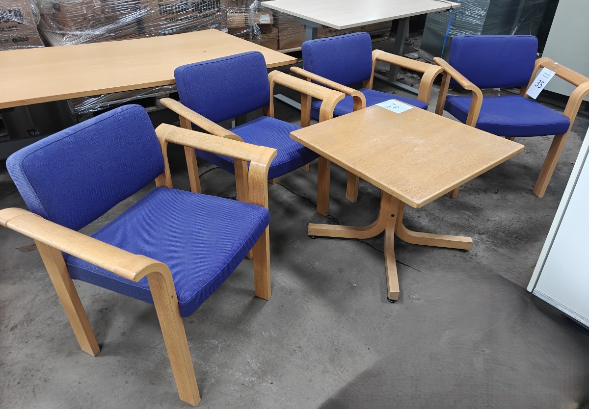 4 Mødestole & loungebord.  Stole:  Mrk: Magnus Olesen