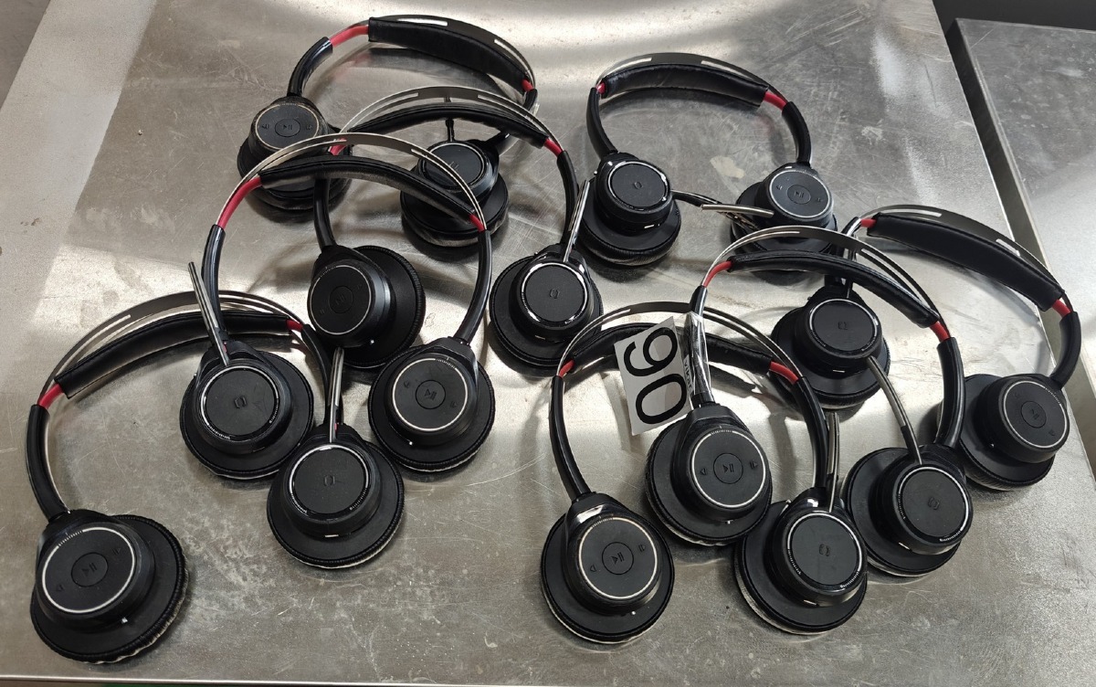 8 Headset. Mrk: Plantronic. U/ ladere