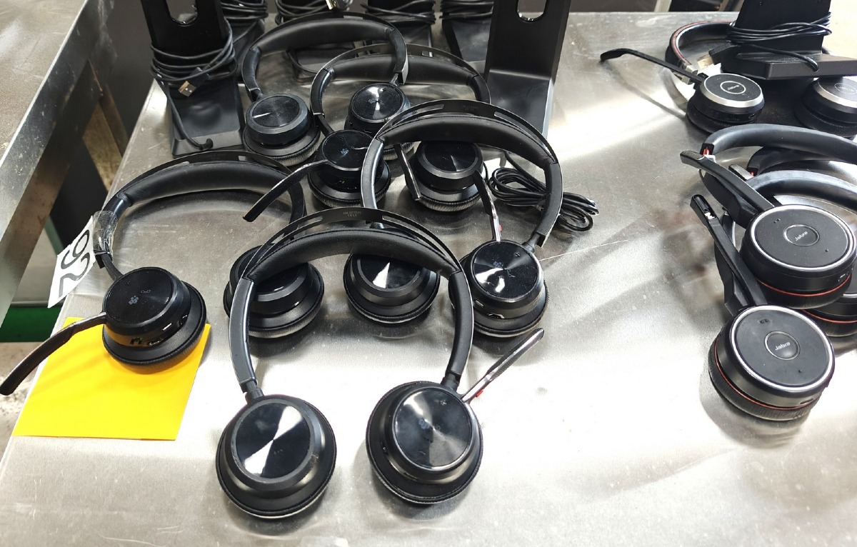 5 Headset. Mrk: Plantronic. U/ ladere