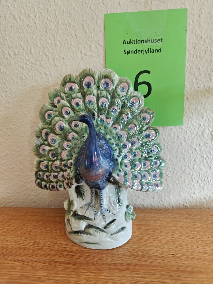 Antik skulptur lampe af en påfugl