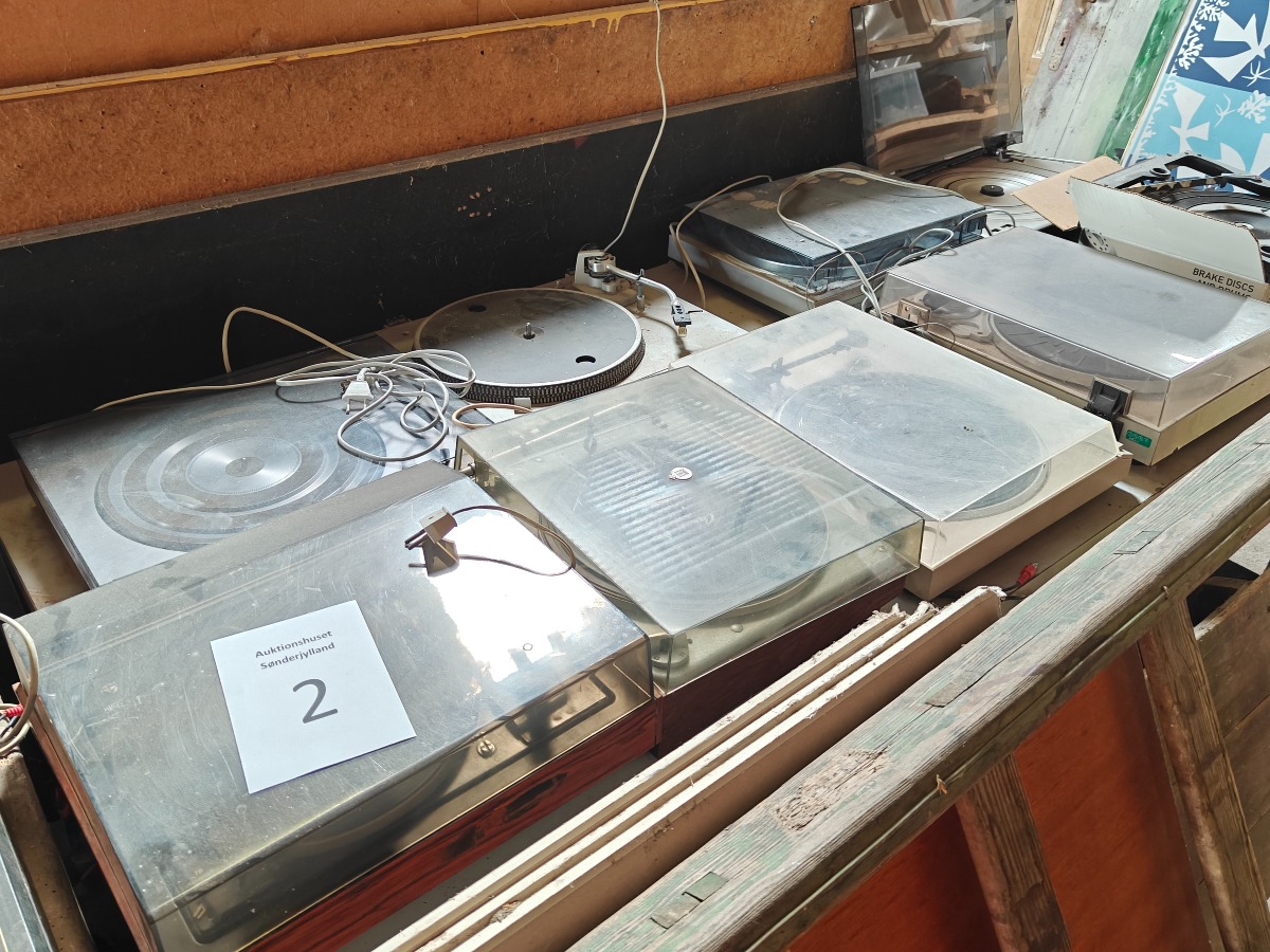 Samling ældre pladespillere
