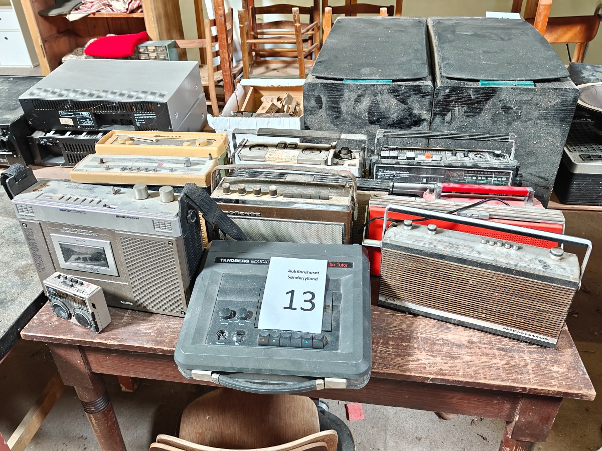 Samling transistorradioer o.a. 
