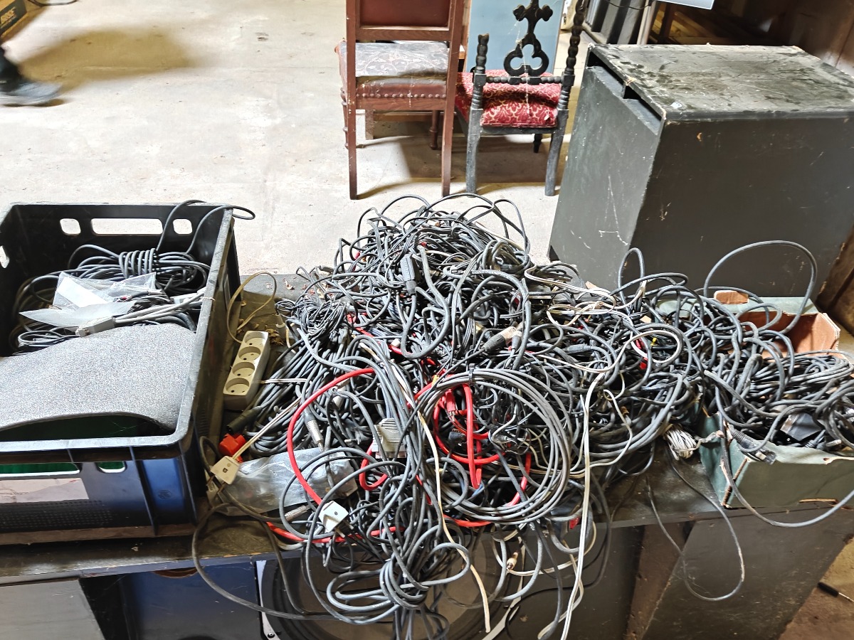 Stor samling lydkabler og andet