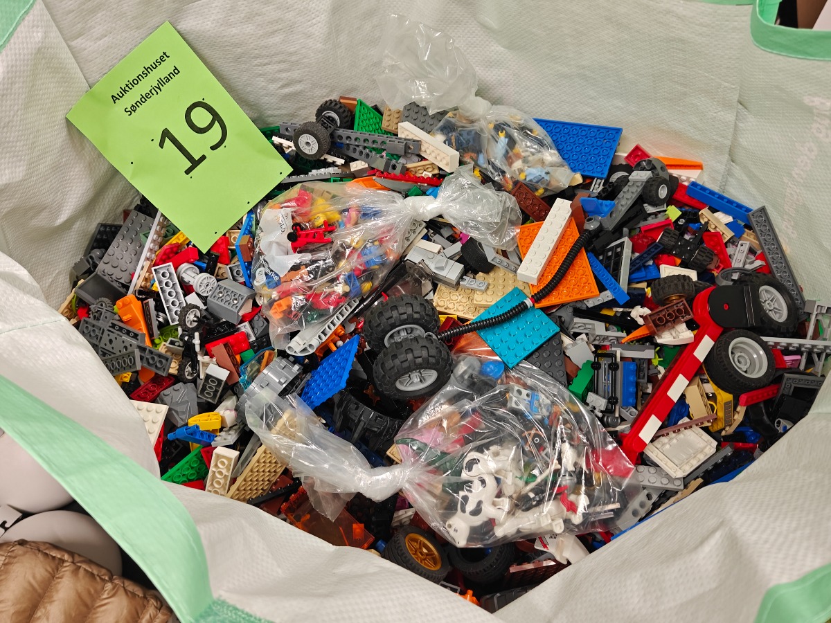 Ca. 19 kg. LEGO