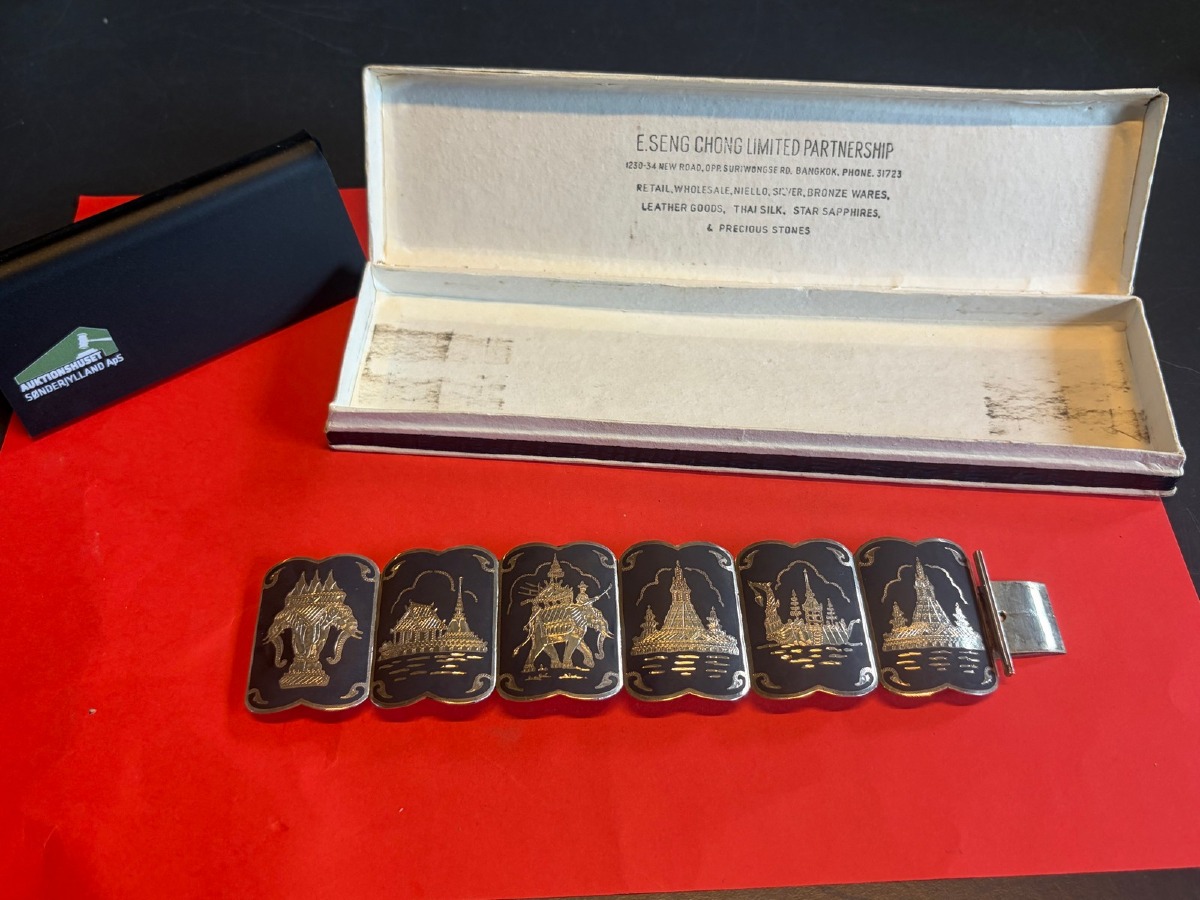 Thailandsk armbånd i Siam Sterling sølv med niello-dekoration – i original æske