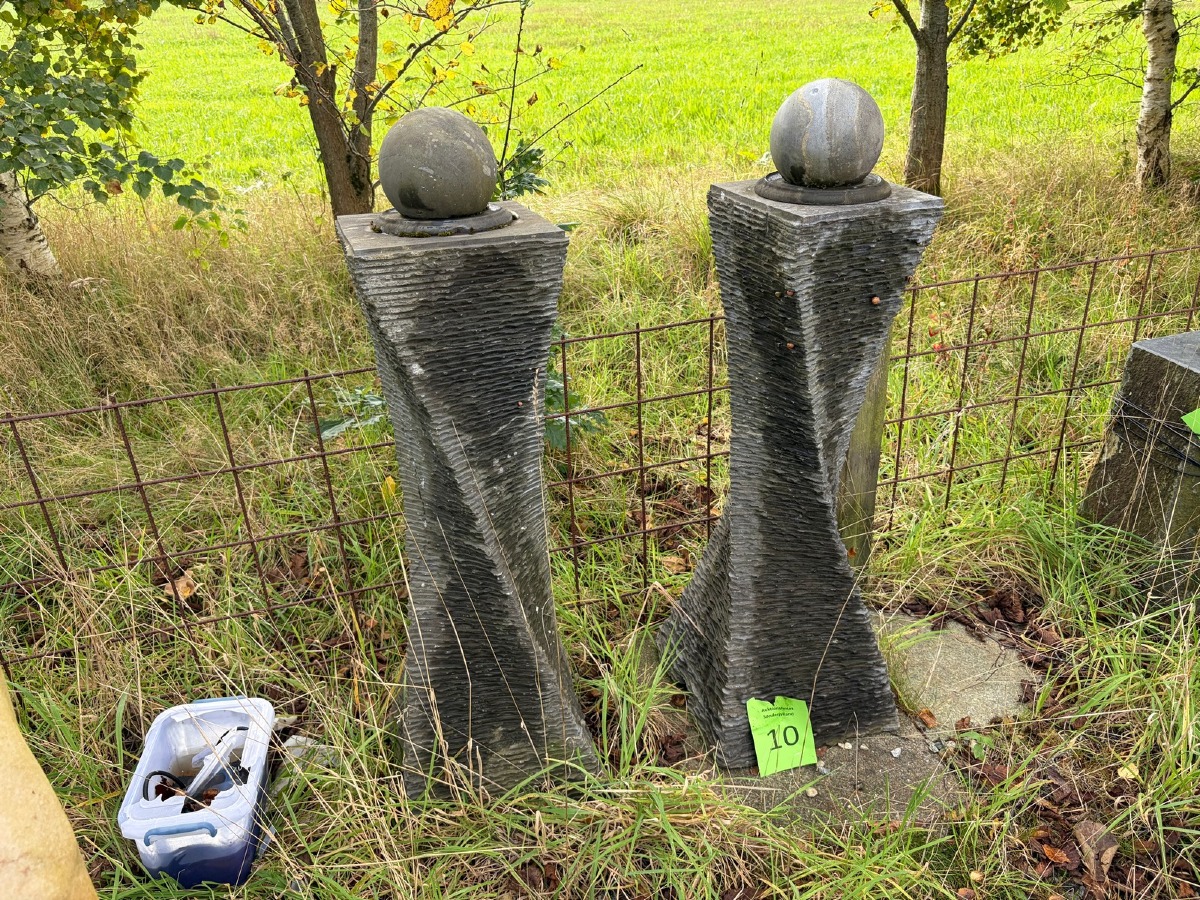 2 vandkunst af sort granit
