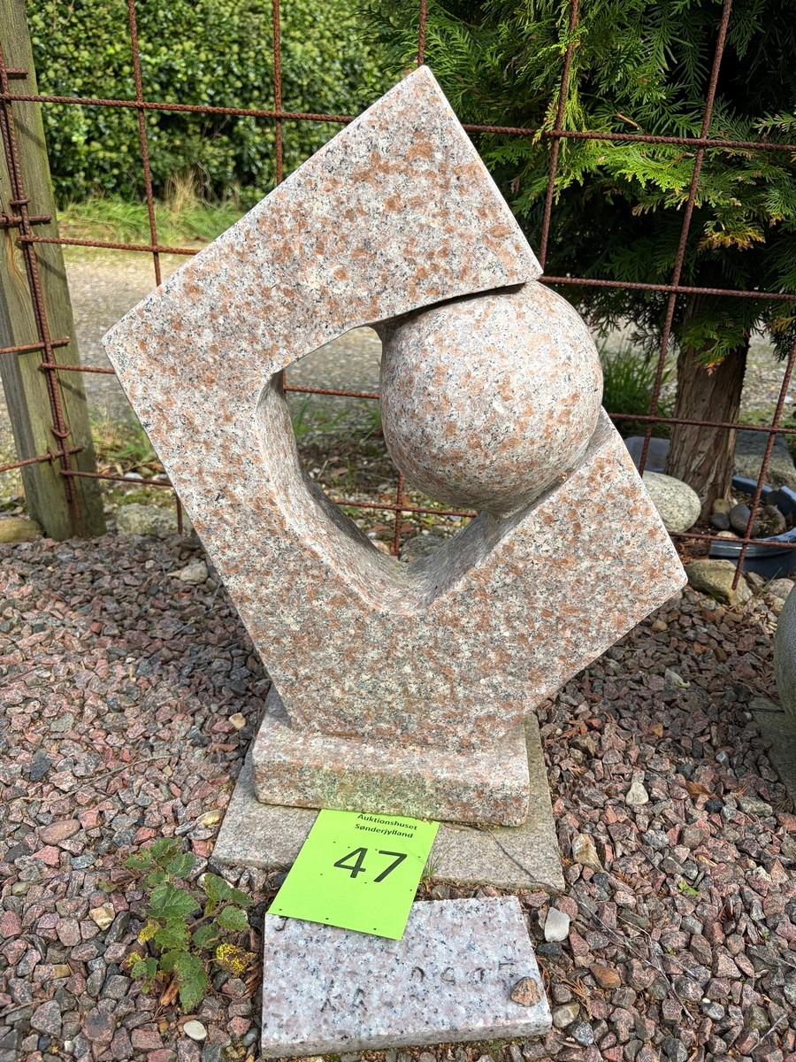 Skulptur med kugle