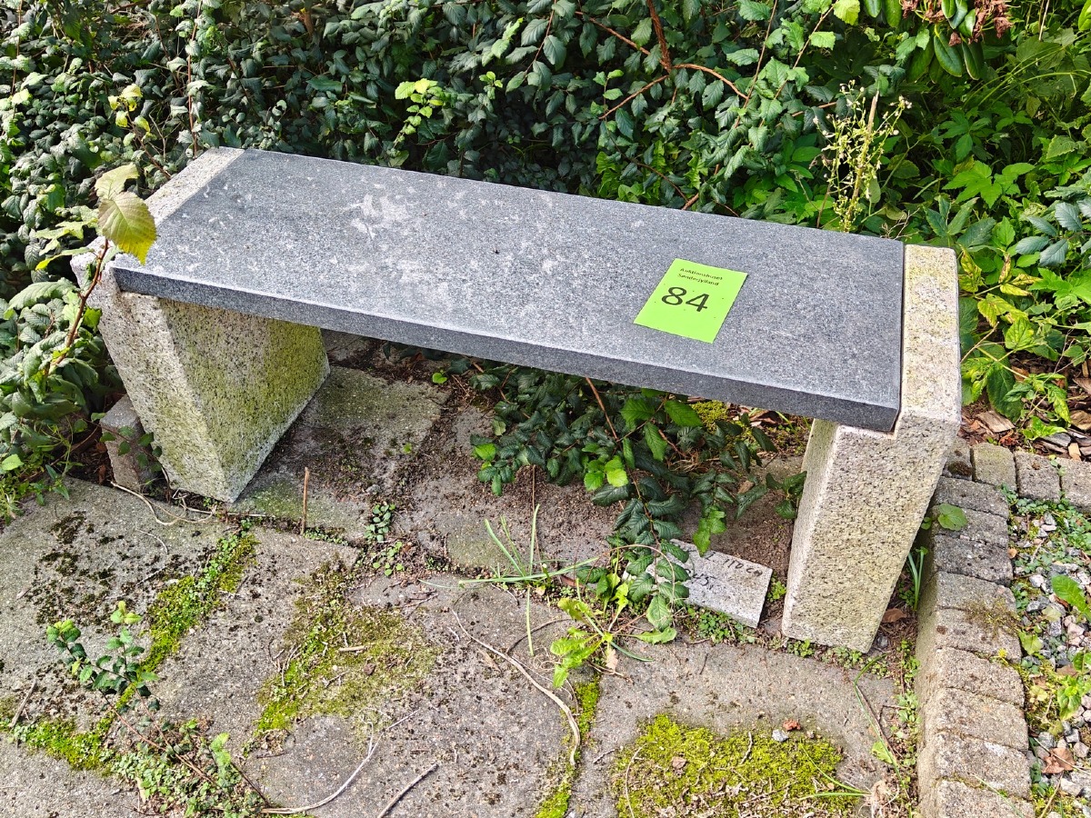 Bænk med sort siddeflade