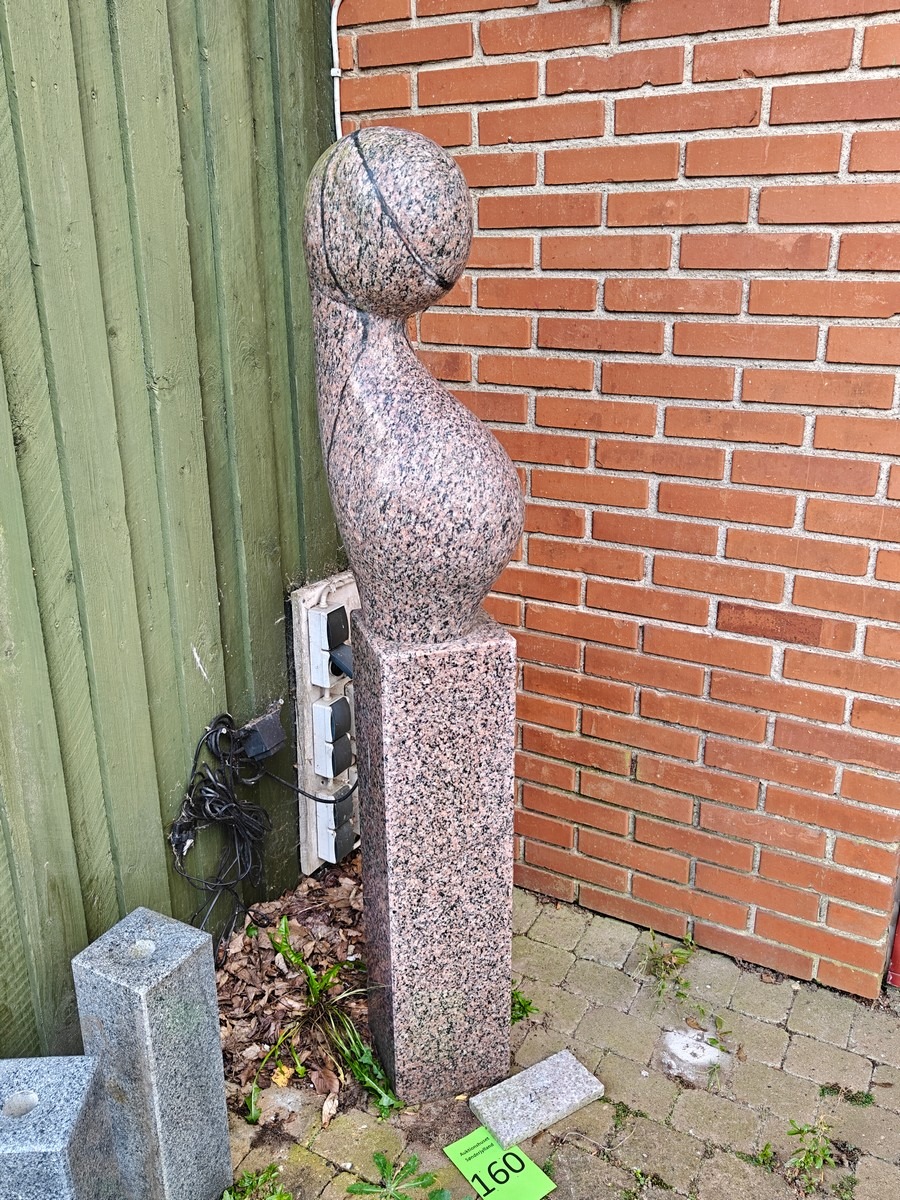 Skulptur med sokkel