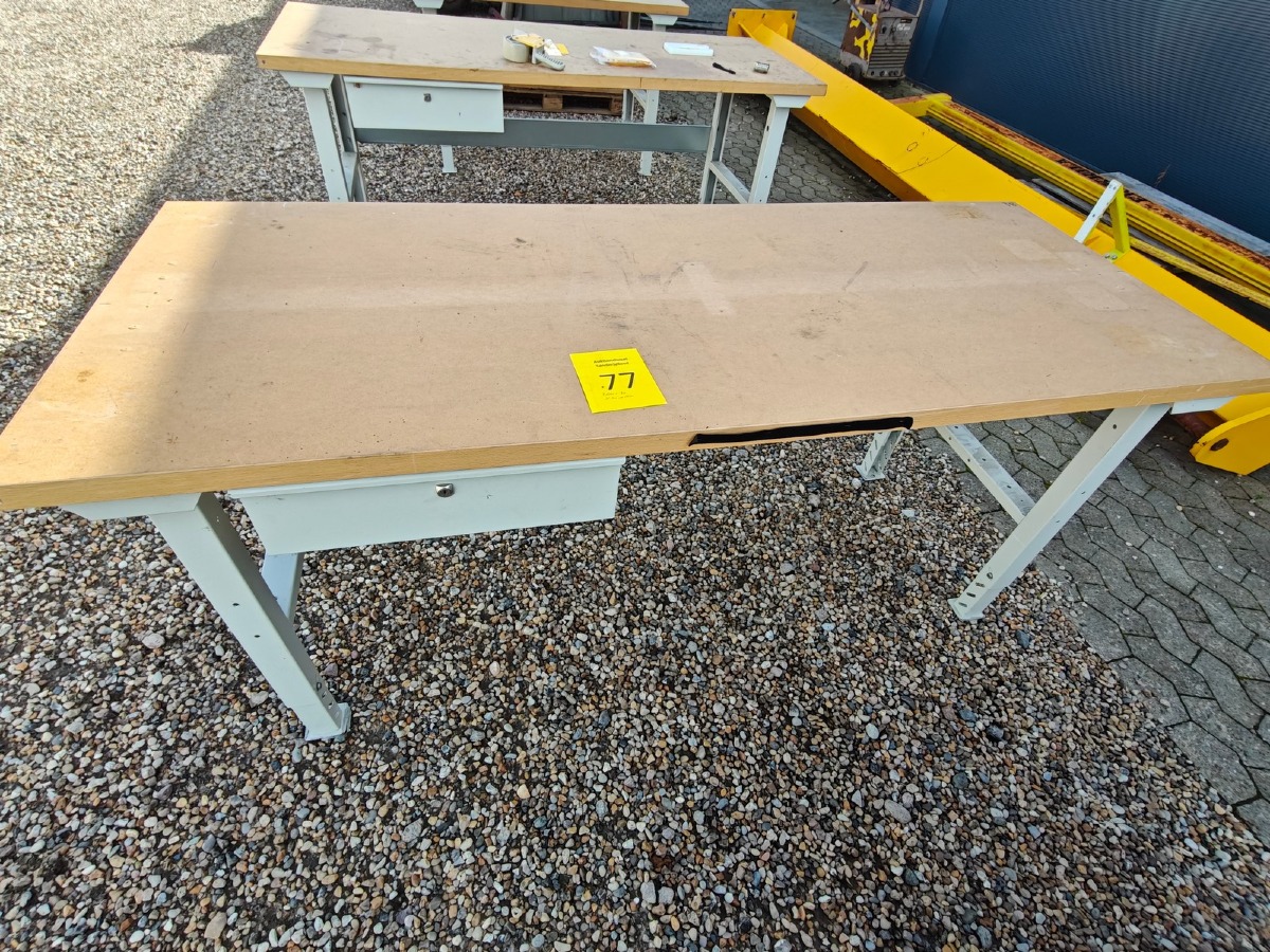 Værkstedsbord med skuffe & træbordplade 