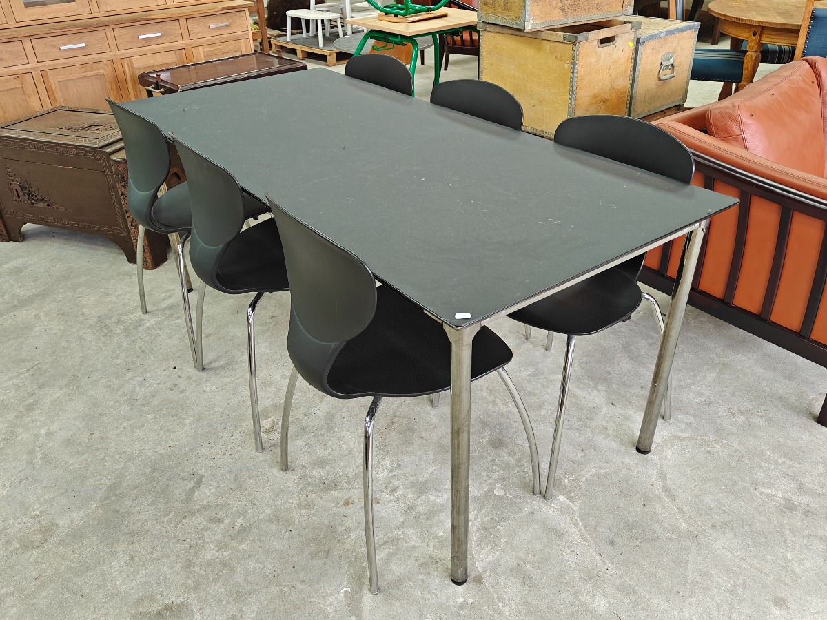 Spisebord med 6 stole