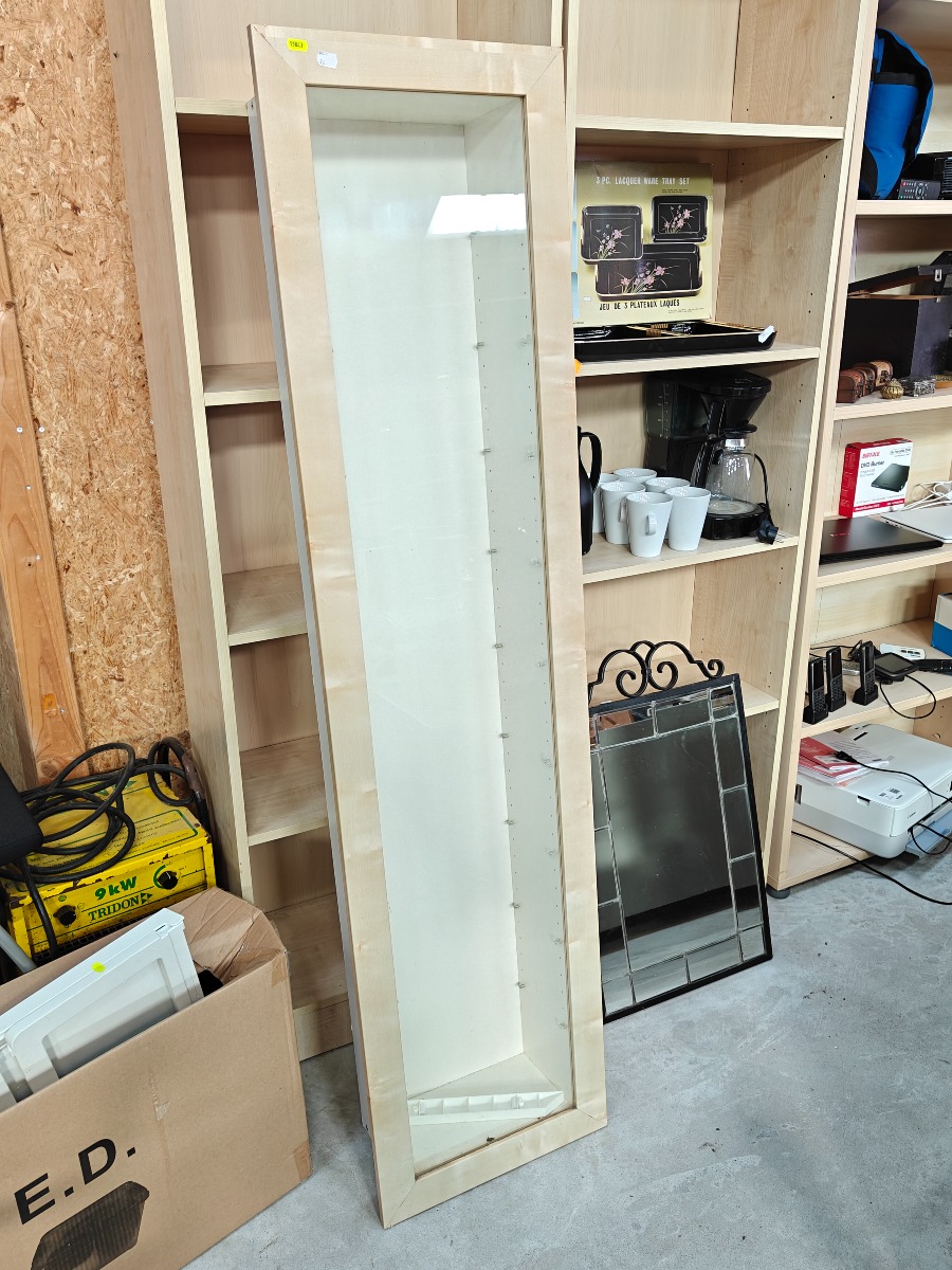IKEA Bertby væghængt vitrine