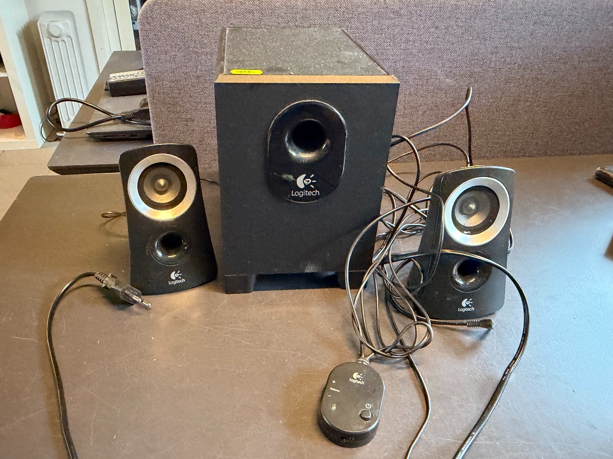 Logitech Z313 2.1 højttalersæt med subwoofer og volumenkontrol