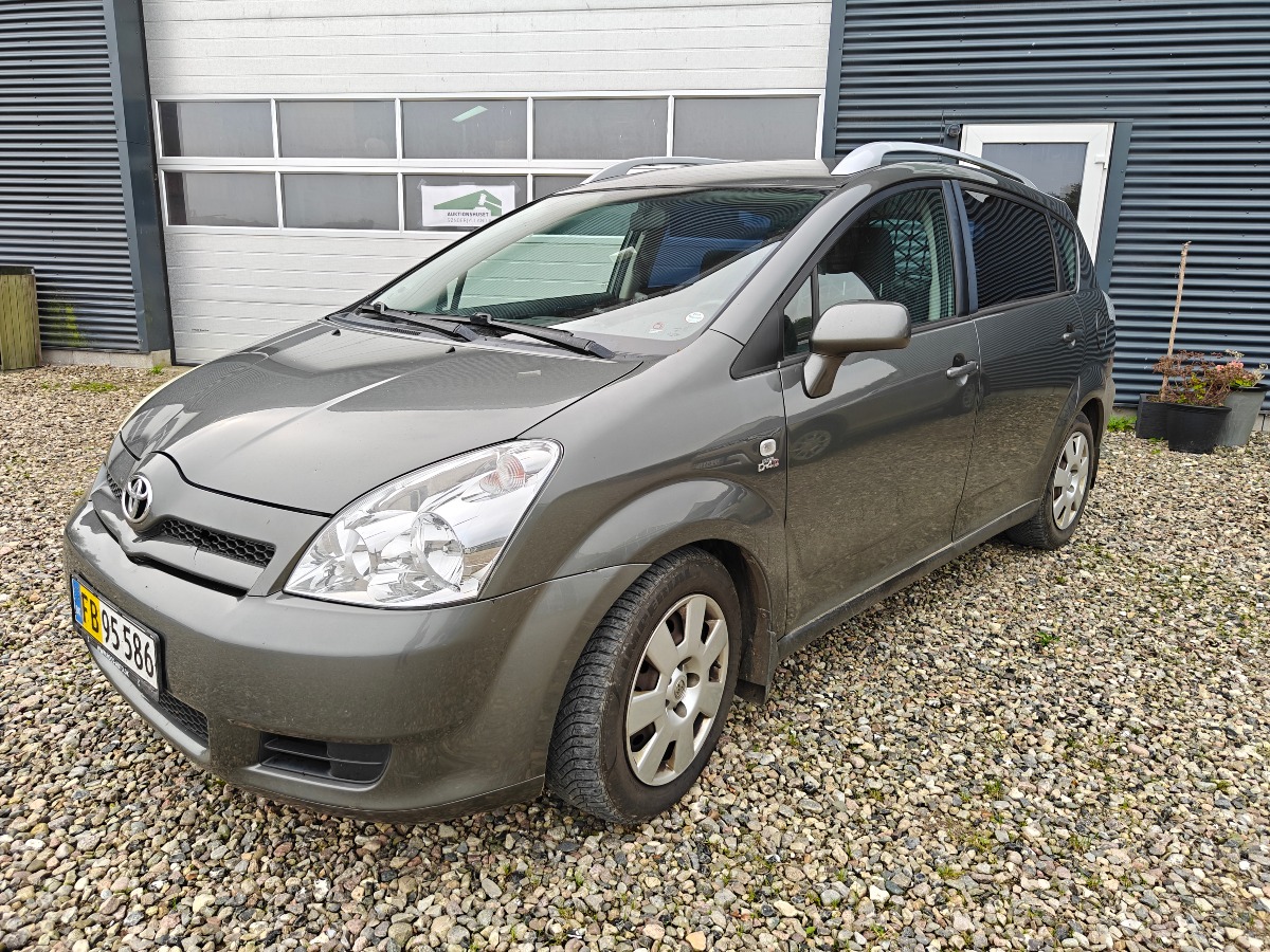 Toyota corolla verso 2.0 Diesel sportsvan første reg. juni 2005 nysynet