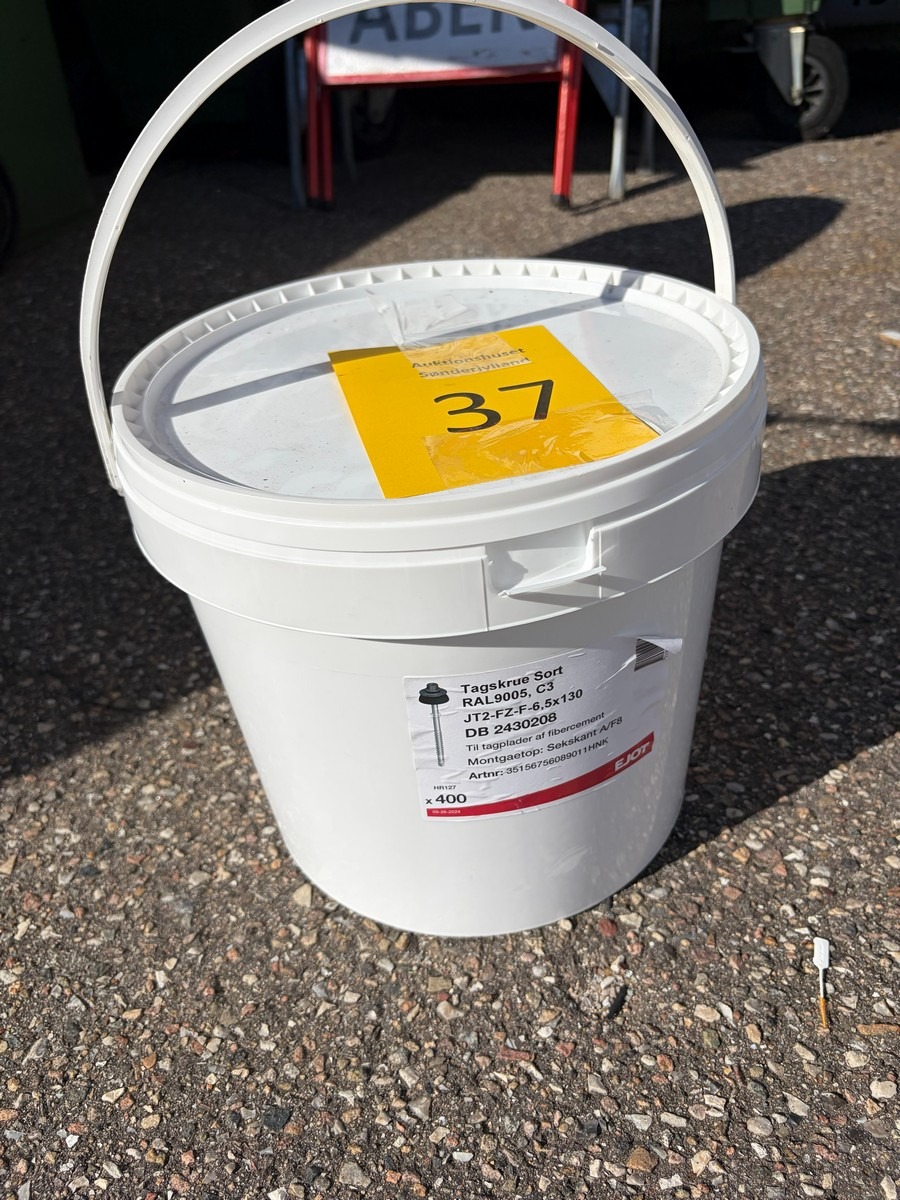 Spand med EJOT tagskruer 6,5 x 130 mm – sort RAL 9005 – til fibercement tagplader