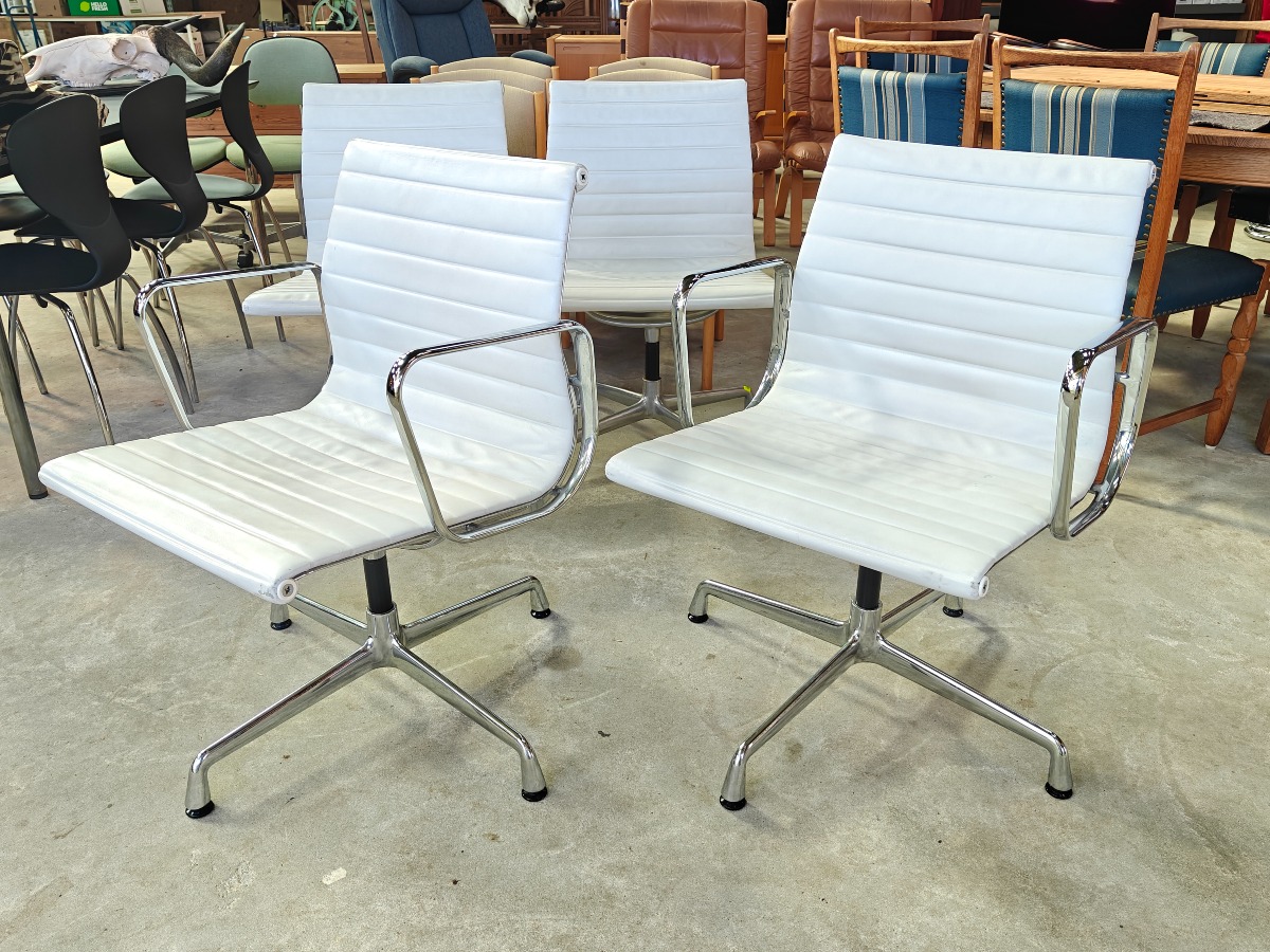 Charles & Ray Eames for Vitra. 2 stk. EA108 