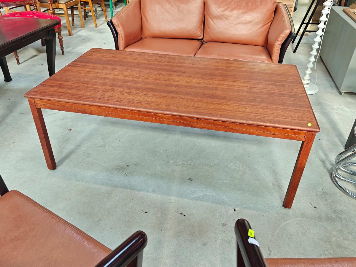 Sofabord af teak 