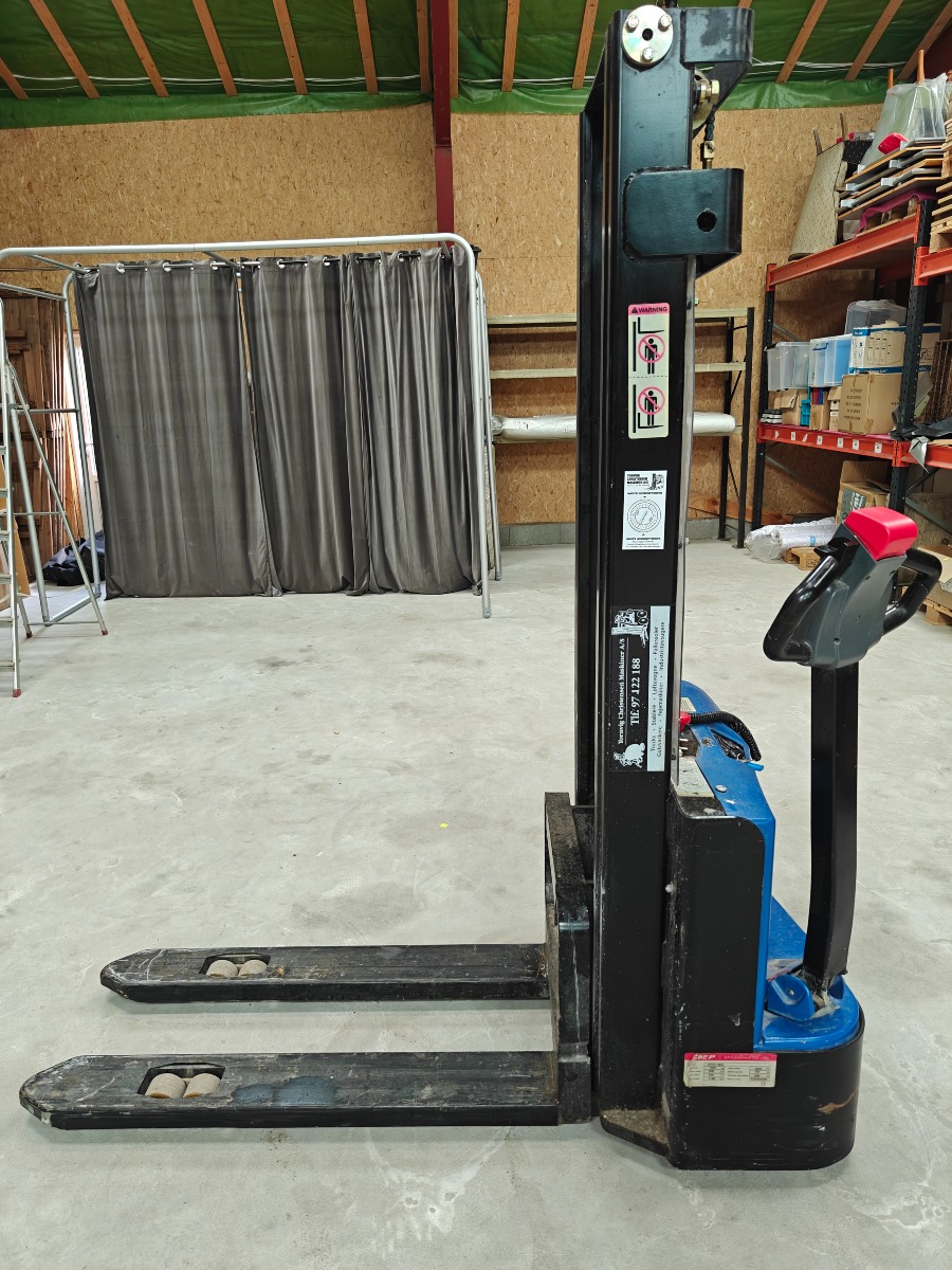 EP Equipment elekstrisk stabler model ES10-10ES