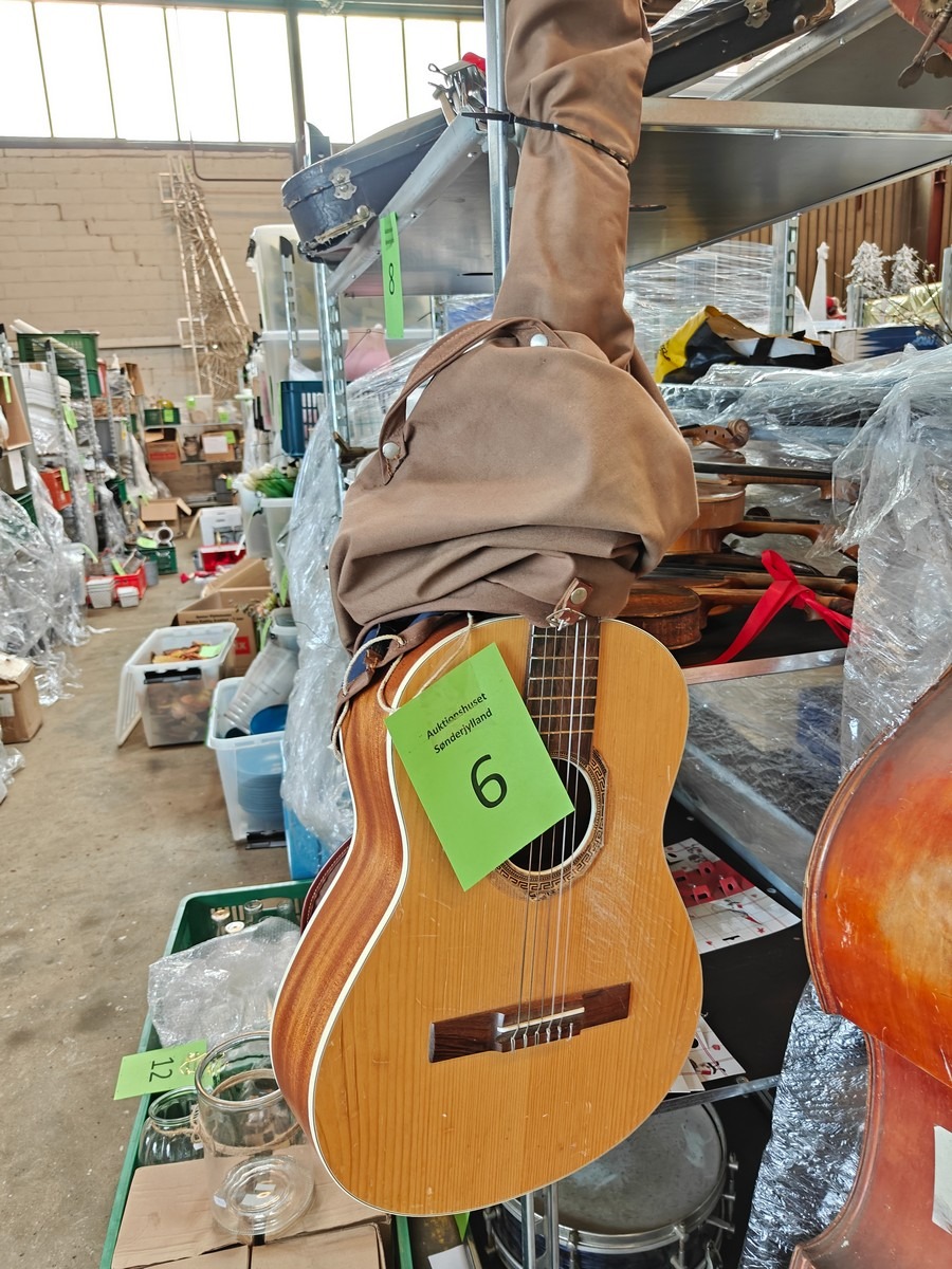 Ældre Leif Hansson guitar