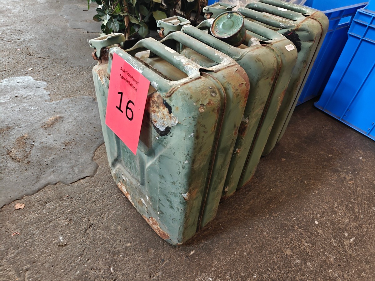 Jerry can (3)