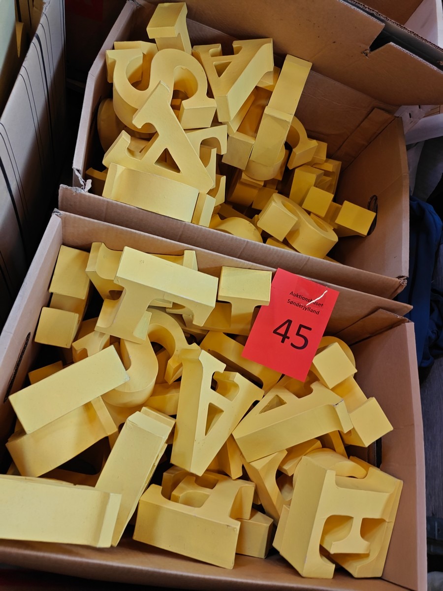 Parti papmache bogstaver