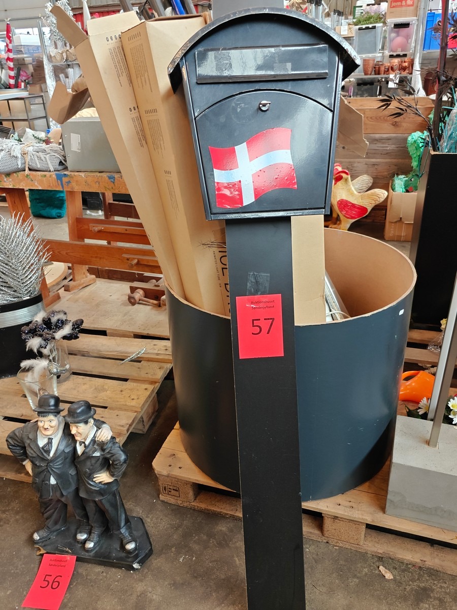 Postkasse på fod