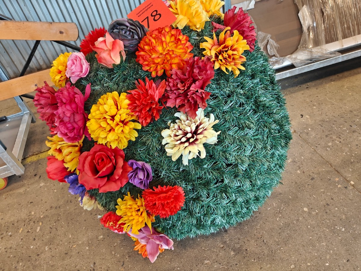 Kunstig blomsterkugle