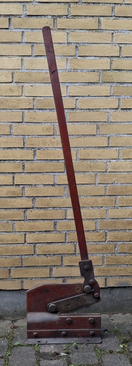 Fladjernssaks med fod