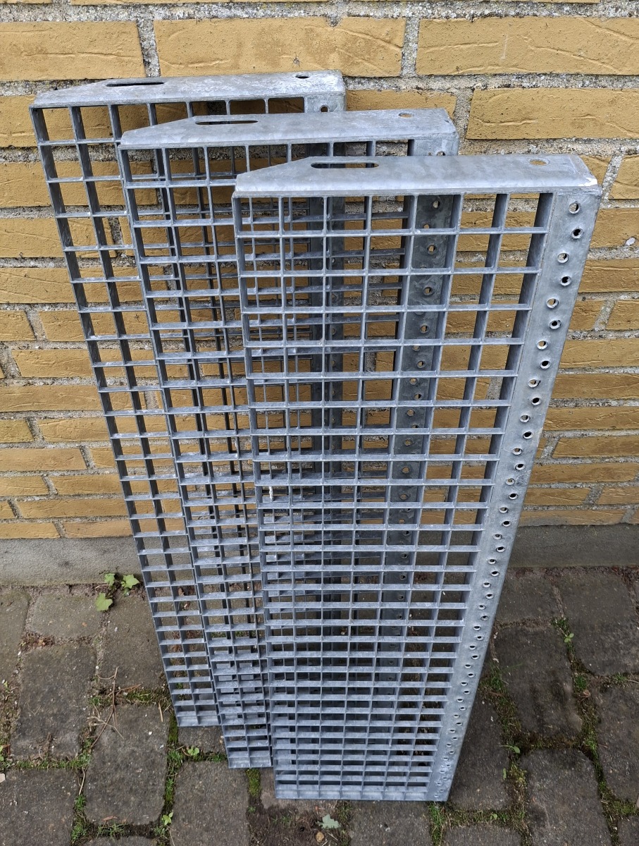 Galvaniseret lot. Trin og lamper