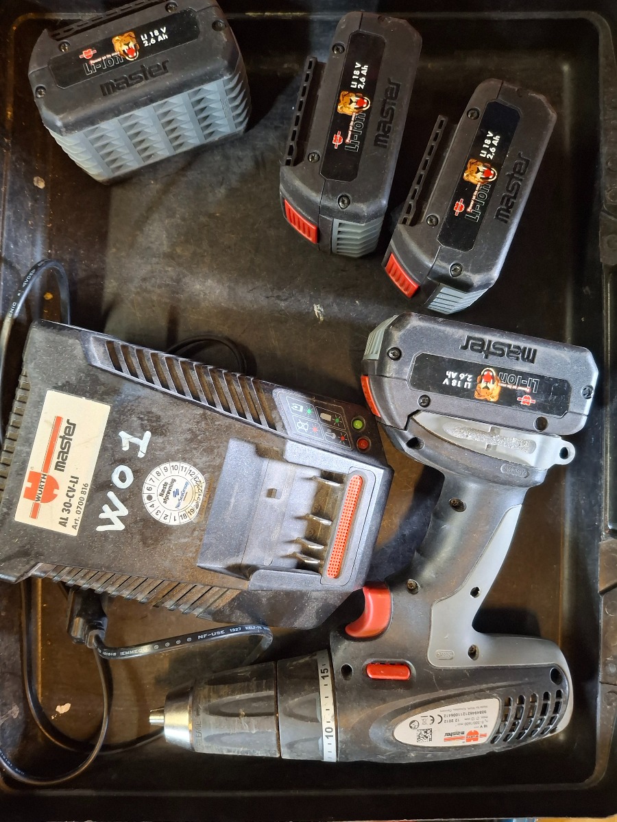 Würth Master akkumaskine. Lader + fire batterier medfølger